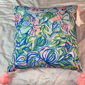 NWOT Lilly Pulitzer pillow